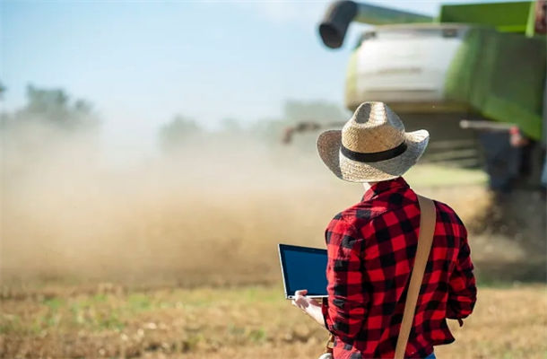 農(nóng)機觸摸屏的應(yīng)用 農(nóng)機觸摸屏的應(yīng)用